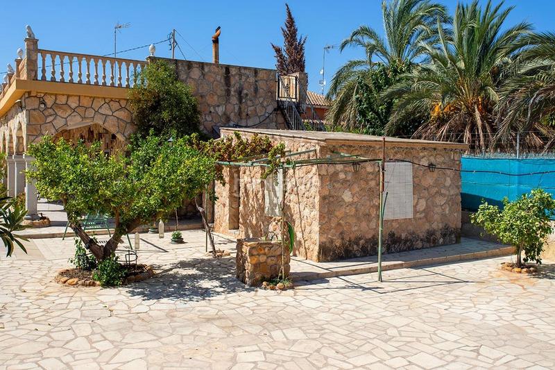 Foto 25c04ffe-fe52-4991-876d-89d4fab1c1e9. Casa amb aparcament a Novelda