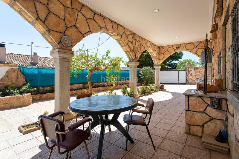 Foto 4f85560b-0470-49a5-ab03-c49c5c5ddb72. Casa amb aparcament a Novelda