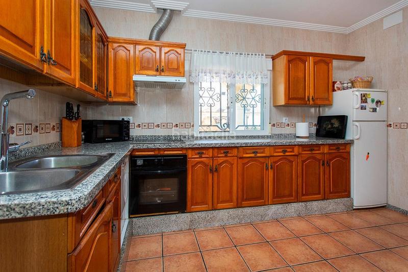 Foto 7d79e584-4e1d-400a-90f4-09c29a7d8909. Casa amb aparcament a Novelda