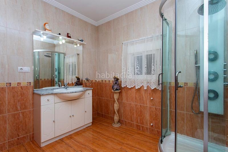 Foto b7bc640e-63fd-4296-a096-99aec1fdc7d6. Casa amb aparcament a Novelda