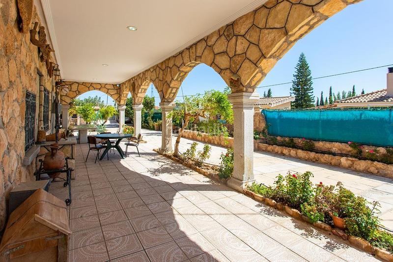 Foto ba10f9cc-a4f1-48be-a7bd-38257cbf1977. Casa amb aparcament a Novelda