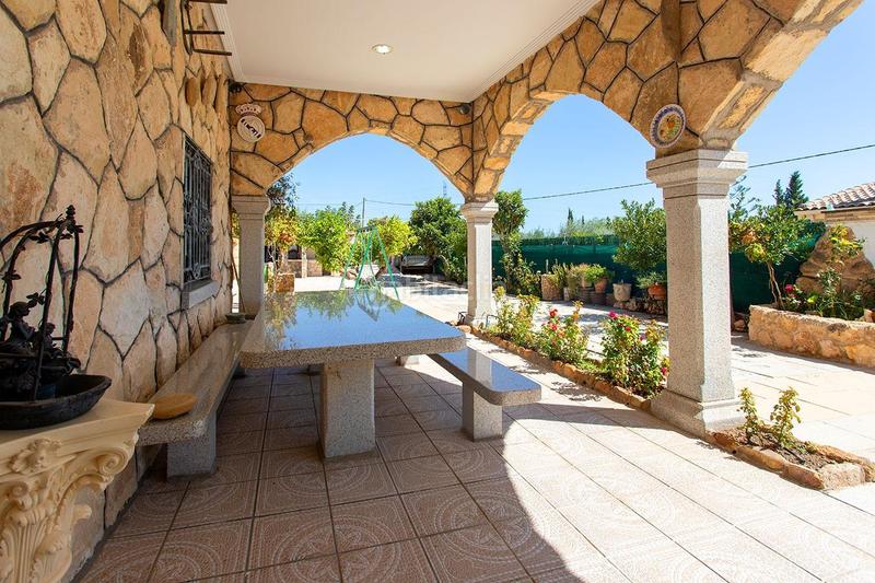 Foto cbb82824-961e-4e68-a2be-fe41d6679970. Casa amb aparcament a Novelda