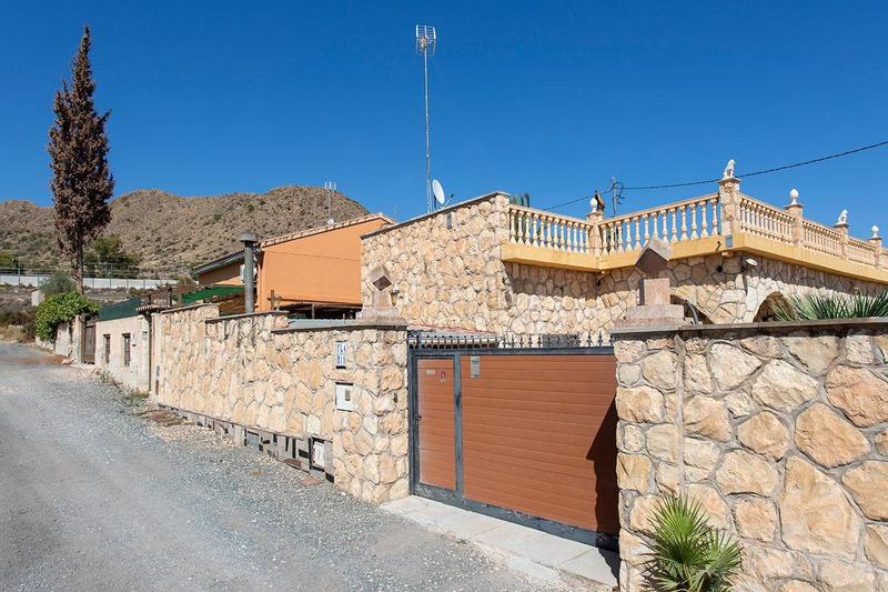 Foto eef18b22-239e-474c-a50b-95f45b4bbe30. Casa amb aparcament a Novelda