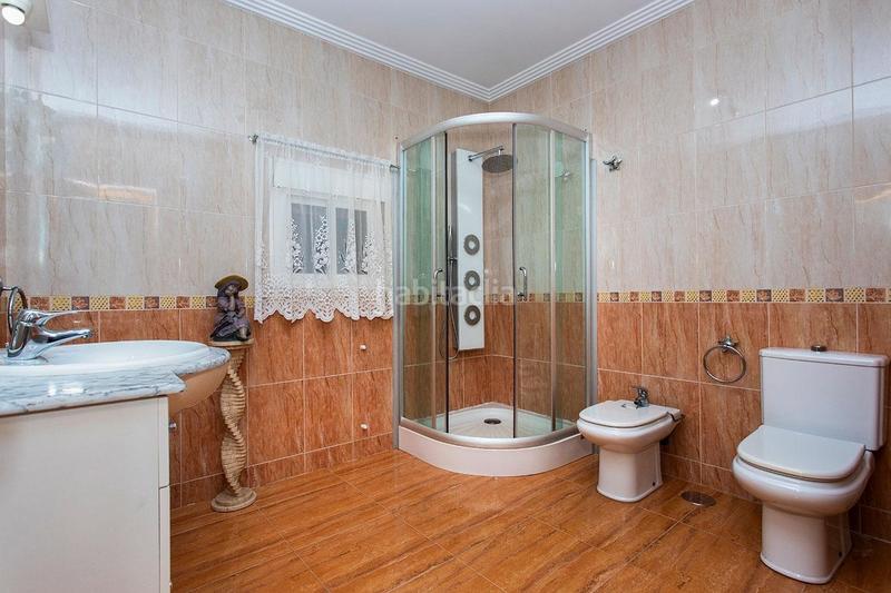 Foto f67c0736-83d3-4c30-aee4-1cb01ad91c9a. Casa amb aparcament a Novelda