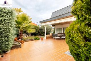 Casa aparellada en Las Vegas-El Pozanco-Adelfillas. Esplndido chalet en colmenar viejo, el pozanco  tu hogar ideal