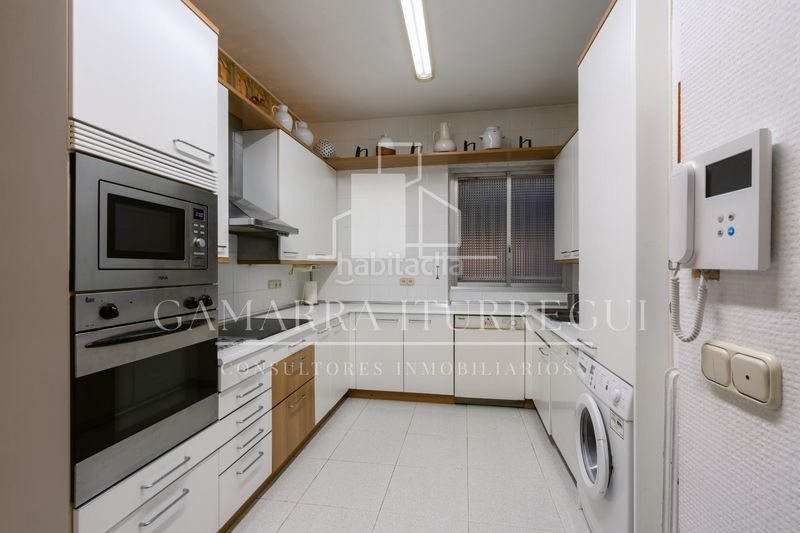 Foto fc840712-f6e1-42f4-b43d-0daef48e293a. Pis amb calefacció aparcament a Sabino Arana-Jesuitas Bilbao