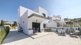 Casa a Busot. Bungalow en venta en busot, 3 dormitorios.