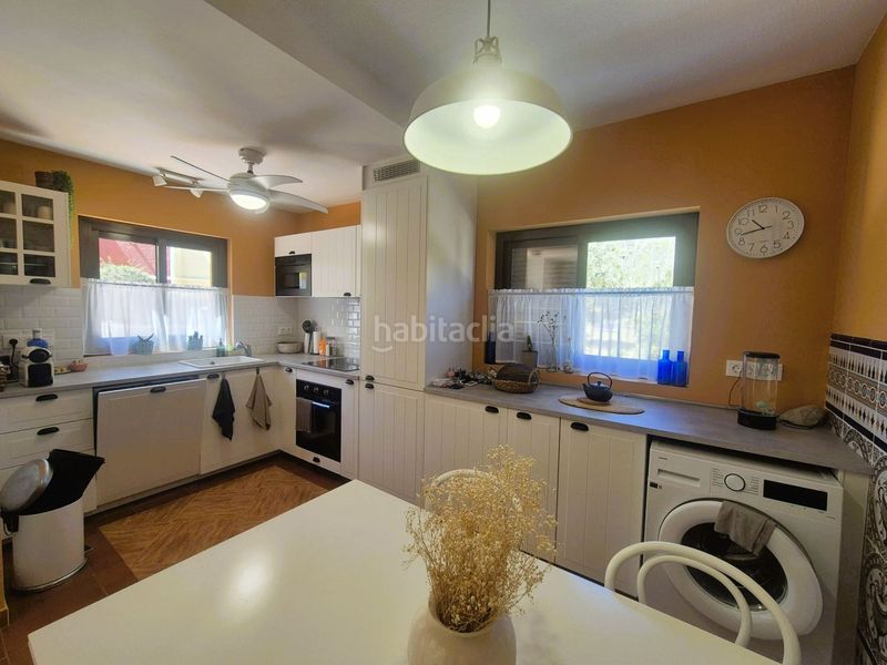 Foto 557e4a75-5f9b-4af8-9176-e92253e0f581. Casa adossada amb calefacció aparcament piscina a Campello (el)