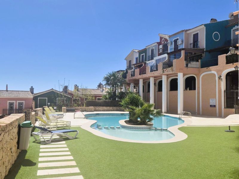 Foto 9287e1f9-02d1-45cf-9d24-11b6589e25ab. Casa adossada amb calefacció aparcament piscina a Campello (el)