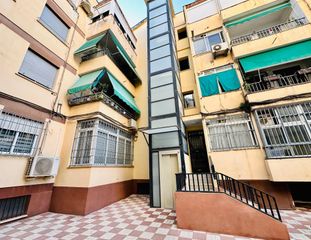 Piso  Calle aviador dvila. Piso con 3 habitaciones con ascensor