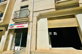Location Local commercial  De los arenales. Local diafano en bruto,  zona bola de oro