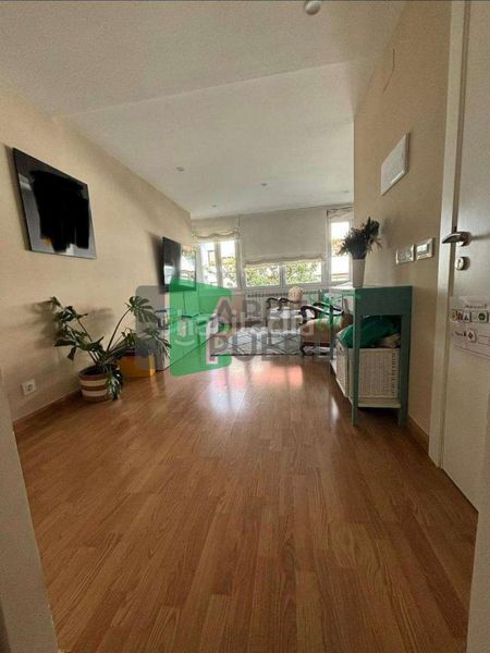 Foto 1c7f9b74-b9d8-4e2b-aaee-a172279a80ac. Piso en Centro Ourense