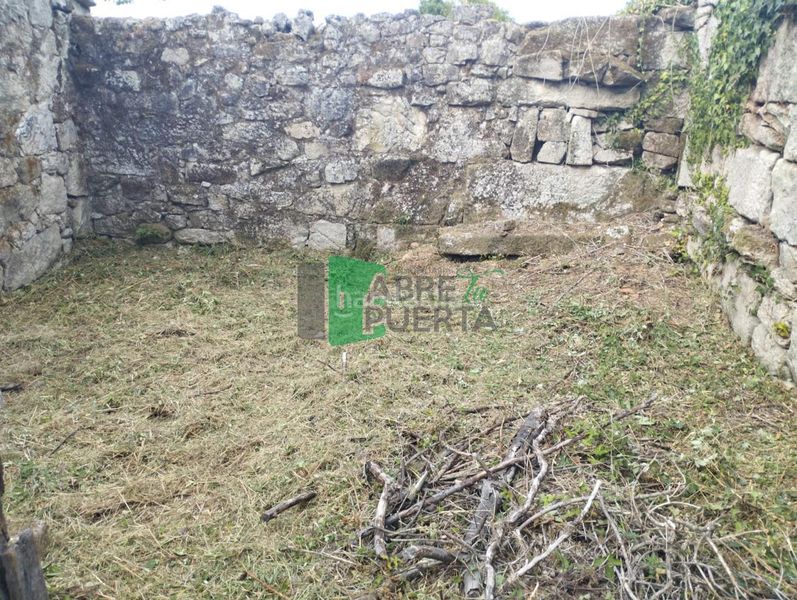 Foto 84096f58-6e06-4c29-9b18-3385435b0f1c. Casa amb aparcament a Amoeiro
