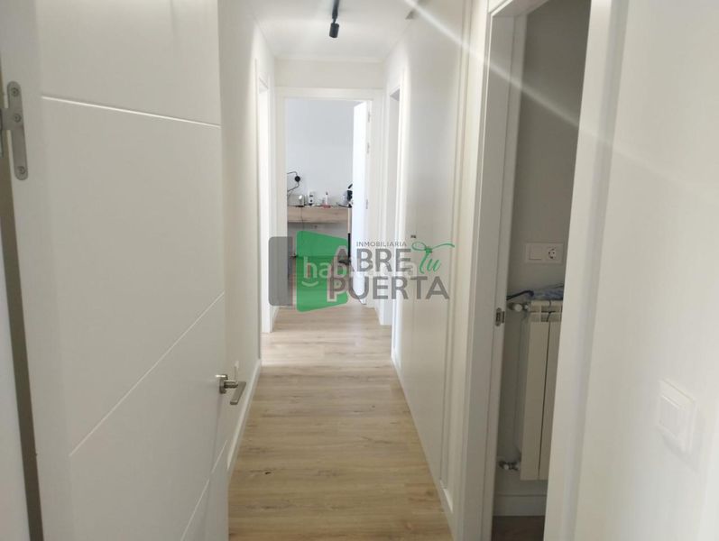 Foto c07beeee-031f-4008-b327-339858fd51a7. Rent flat with heating parking in Centro Ourense
