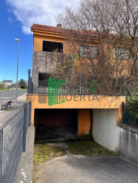 Foto e78a1b05-b859-43ea-b475-ae96e14dc239. Casa adosada en A Malata - Catabois - Ciudad Jardín Ferrol