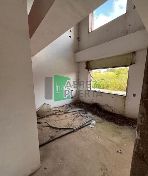 Foto a6b39e93-b08e-4dd6-a9f9-3c7a76e06941. Casa adossada amb aparcament piscina a A Malata - Catabois - Ciudad Jardín Ferrol