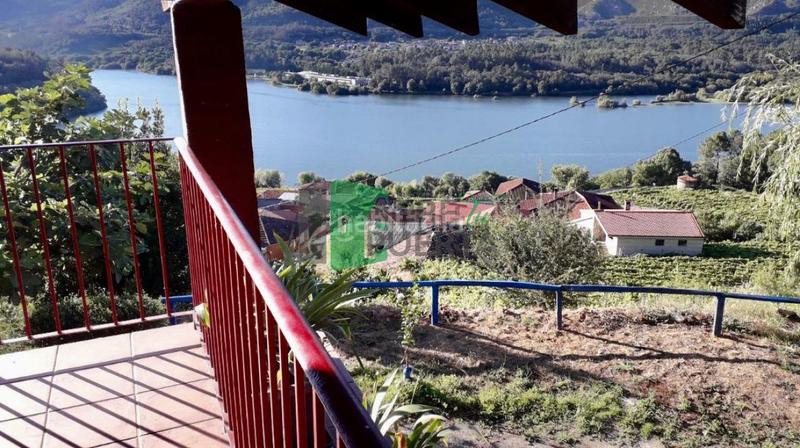 Foto b2ceac57-a169-4930-957c-c51e812552e1. Haus mit heizung parking in Castrelo de Miño