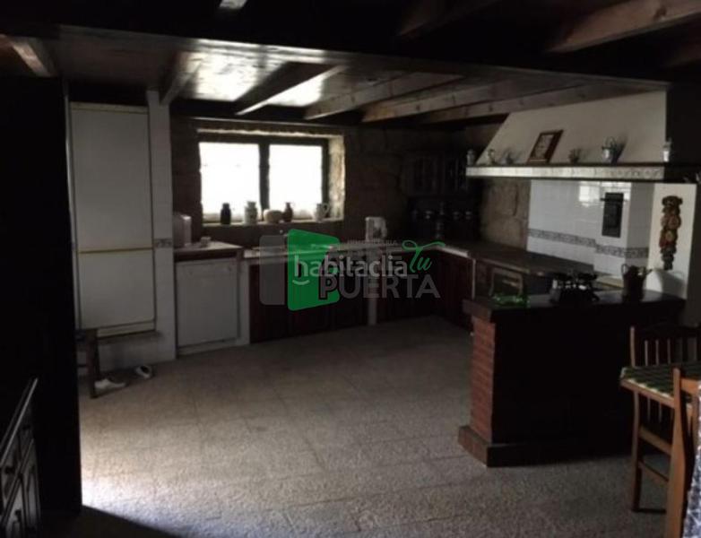 Foto e38f0d2f-1004-45d3-b882-a9eba6e35658. Casa amb calefacció aparcament a Coles