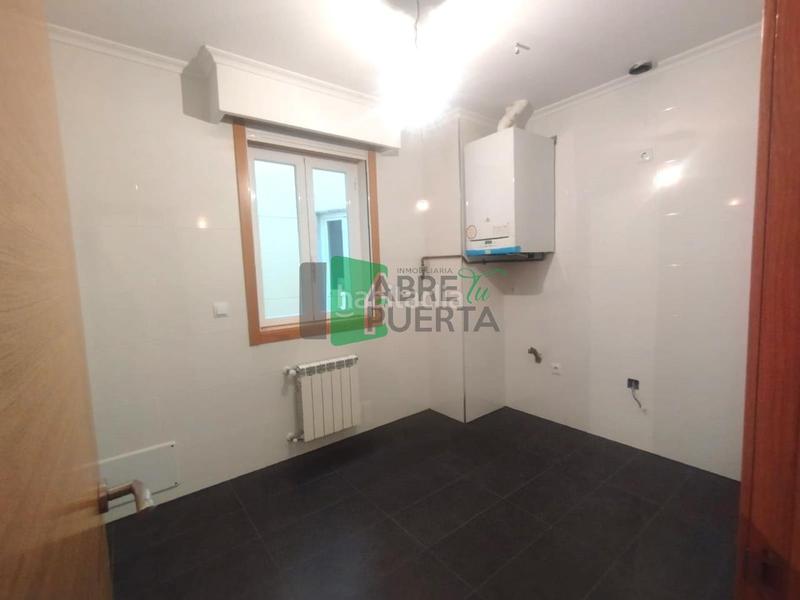 Foto 8744041e-b286-47e9-add9-71a705113636. Flat with heating in Casco Viejo Ourense