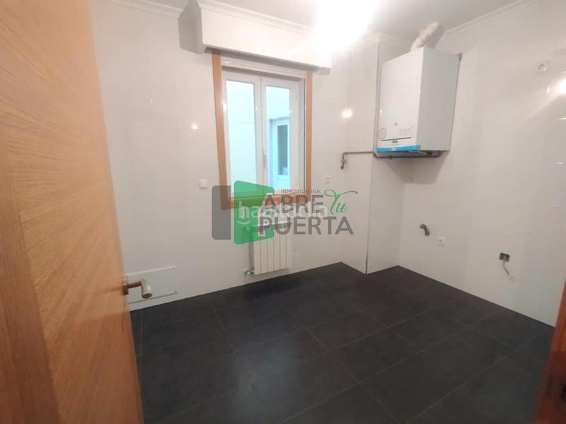 Foto f7d8d796-3f9a-45a1-9e24-fccfdab170d1. Flat with heating in Casco Viejo Ourense