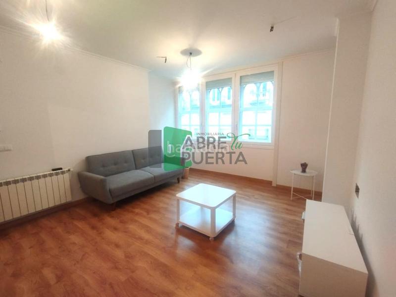 Foto c3d4272d-7b6e-4a28-a842-ffbc2fdf2250. Piso en Casco Viejo Ourense