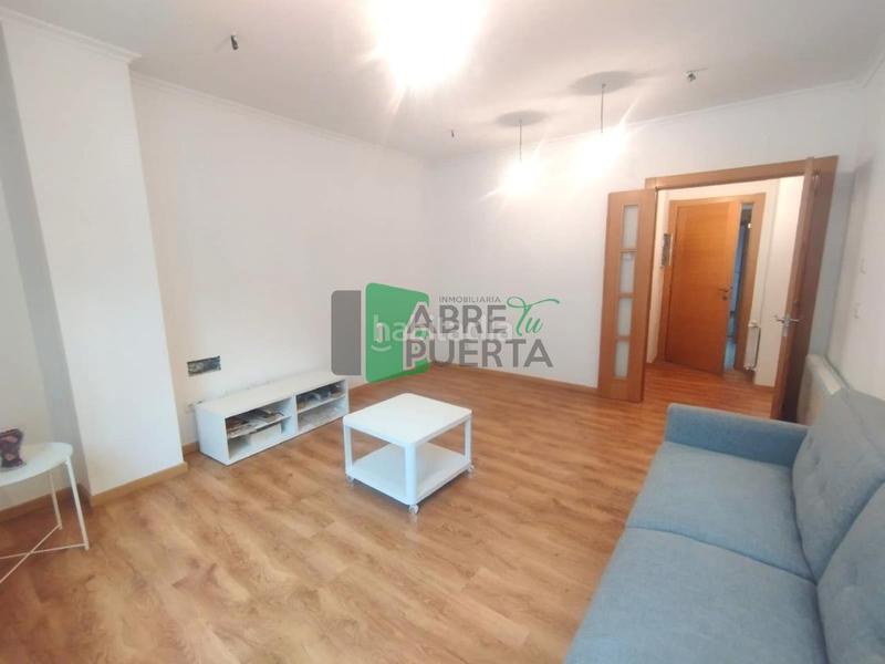 Foto f7e1d8ea-c8a1-4104-b9ed-cbe753877024. Piso en Casco Viejo Ourense