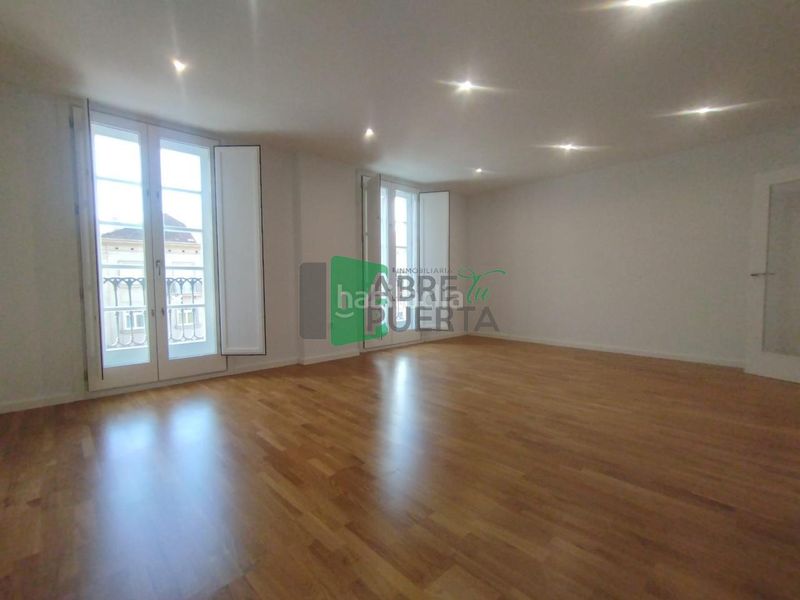 Foto 402ea3da-708b-4088-93aa-b139425703d2. Piso en Centro Ourense