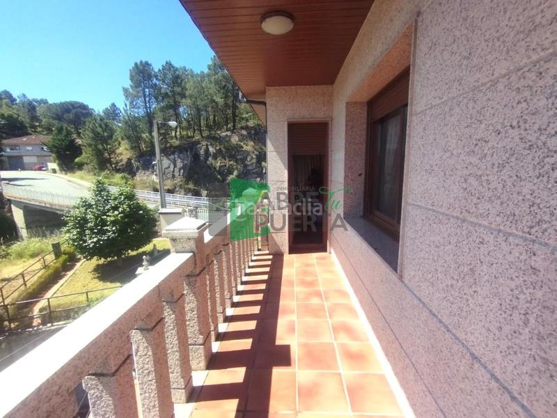 Foto 3137c2c9-f253-414b-ab08-802f1fd6df45. Chalet mit parking in A Carballeira Ourense