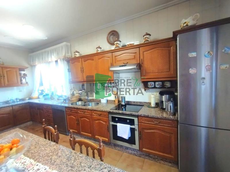 Foto 394bfc0a-1c0a-408c-8988-d0604c31d1d9. Chalet mit parking in A Carballeira Ourense