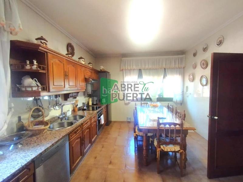 Foto 607319f9-94d0-410d-9bf3-6b930653649c. Chalet mit parking in A Carballeira Ourense