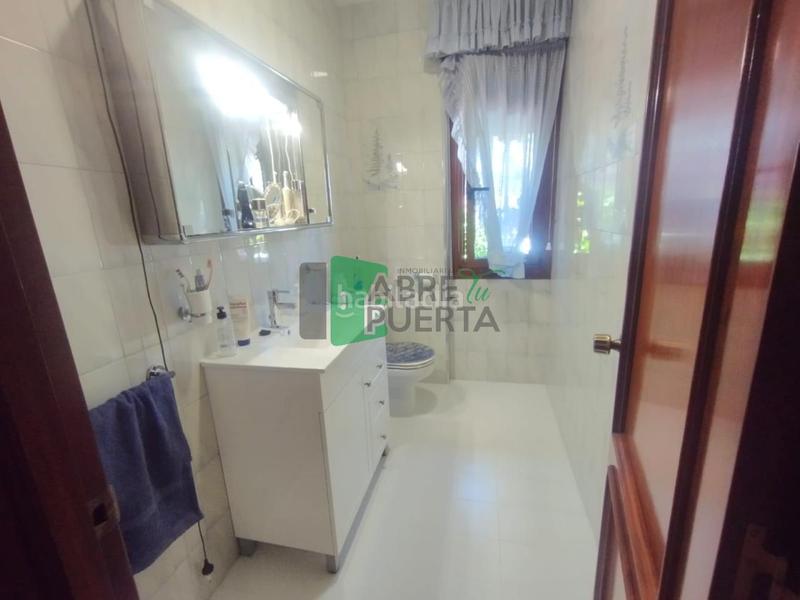 Foto fcf7dd9a-4a65-41b5-995f-86496f36dbff. Chalet mit parking in A Carballeira Ourense