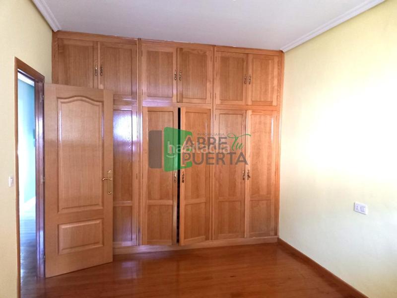 Foto c23e5c63-4287-47a0-9063-577dde49dc9a. Edificio en A Carballeira Ourense