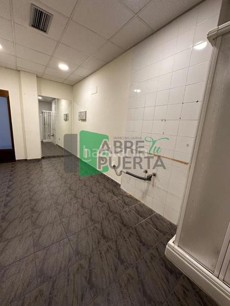 Foto 1936cd40-16b2-4d0d-97a8-0c1ae4f42b00. Lloguer local comercial a Residencia Ourense