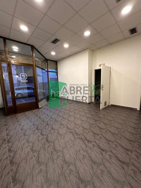 Foto 9c1af9c9-0706-450c-810f-10b3fab93a7f. Lloguer local comercial a Residencia Ourense