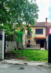 Casa adossada a Baños de Molgas