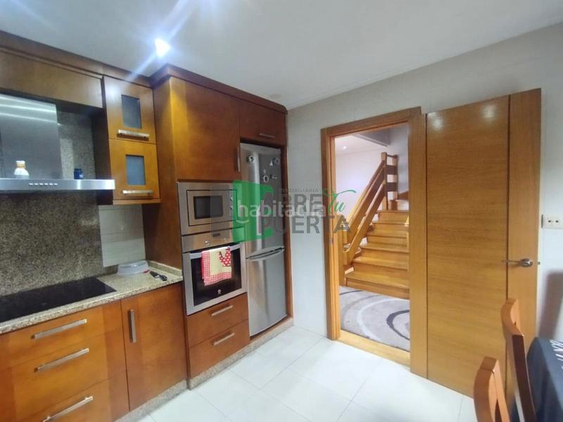 Foto 10efef8b-2f35-4101-ad8f-f6a1613e6a29. Casa adossada amb calefacció aparcament a San Cibrao das Viñas