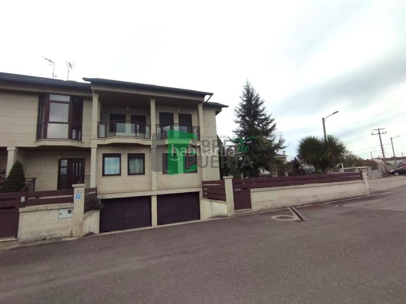 Foto 56b95dc2-e037-43b7-8862-a34222f1078c. Casa adossada amb calefacció aparcament a San Cibrao das Viñas