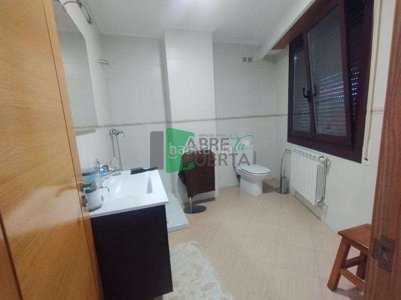 Foto 9013ad5e-b7a0-4a32-b7d2-4319a01a8d94. Casa adossada amb calefacció aparcament a San Cibrao das Viñas