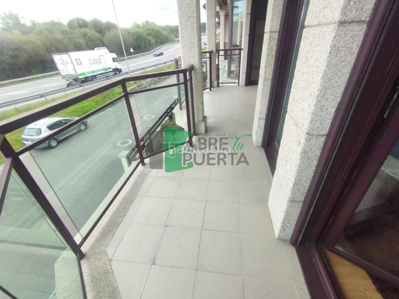 Foto adf78da8-dd4d-4492-8ed3-6cb3fb204bf9. Casa adossada amb calefacció aparcament a San Cibrao das Viñas