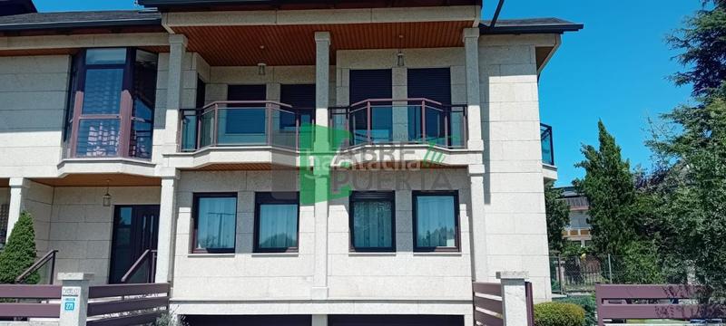 Foto c417ccc0-e010-4d71-a44e-06139e4b4009. Casa adossada amb calefacció aparcament a San Cibrao das Viñas