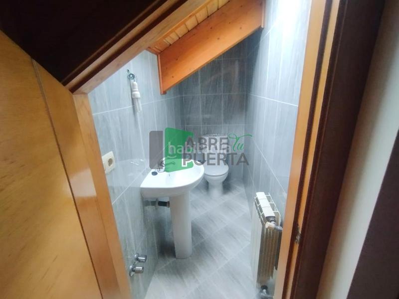 Foto cc594589-40f9-4e16-8962-0496ac581eee. Casa adossada amb calefacció aparcament a San Cibrao das Viñas