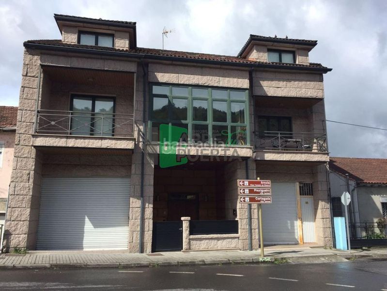 Foto b8e8a25c-e45a-411a-8950-5108f4456ab0. Xalet amb calefacció aparcament a Ribadavia