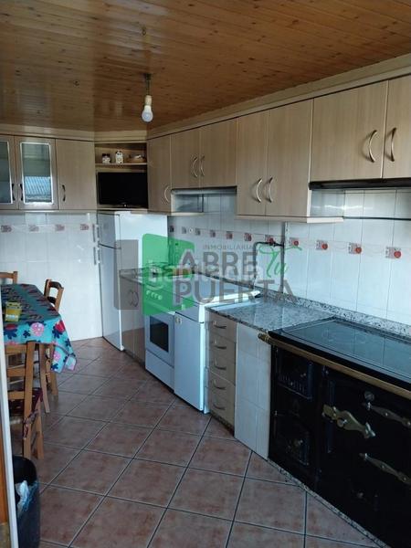 Foto 5f12ccc1-fedb-4d09-8bb4-c2712e5d1078. Casa amb calefacció aparcament a Leiro