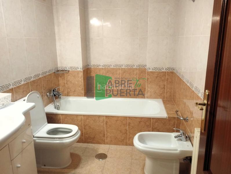 Foto ed118335-51f2-49d6-a417-84779a22a2af. Piso en Casco Viejo Ourense