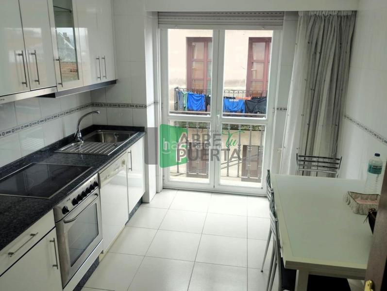 Foto fd14645e-ae05-4039-8a9a-beb653193ac9. Piso en Casco Viejo Ourense