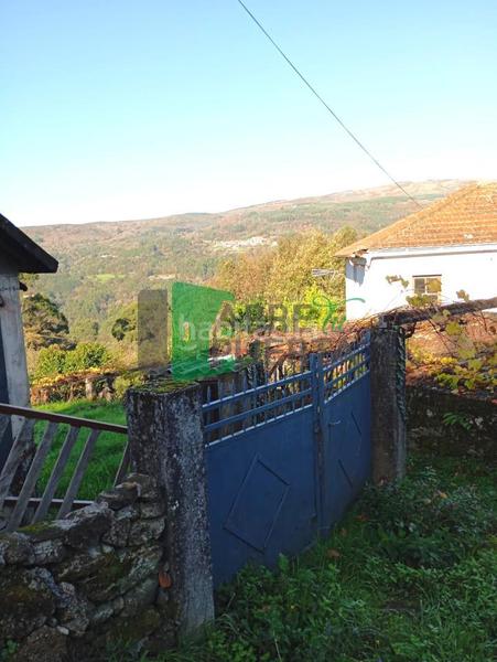 Foto 7c06a851-28e6-4678-aebe-33860a5fedec. Casa amb aparcament a Lobeira