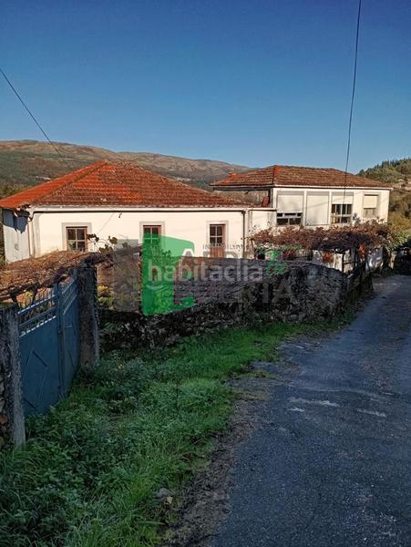 Foto aeef8068-6485-4bfa-8a27-a5b8e5a1934f. Casa amb aparcament a Lobeira