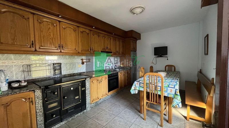 Foto c321337a-69f0-44c0-8a3c-b82a57e5ea8e. Chalet en Xunqueira de Ambía
