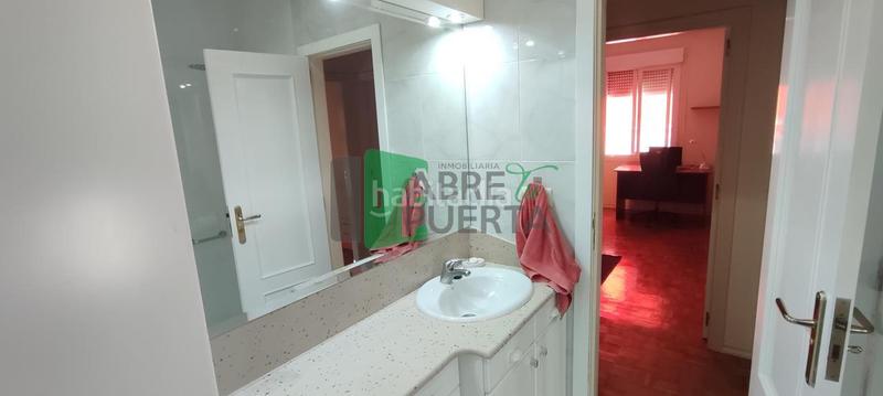 Foto a5268b63-4649-405f-9f64-79b912a2f565. Lloguer pis amb calefacció aparcament a Centro Ourense