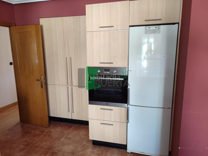 Foto 7b6d2511-241c-4d9a-bfa8-f76fb81e07cd. Rent flat with heating in Centro Ourense